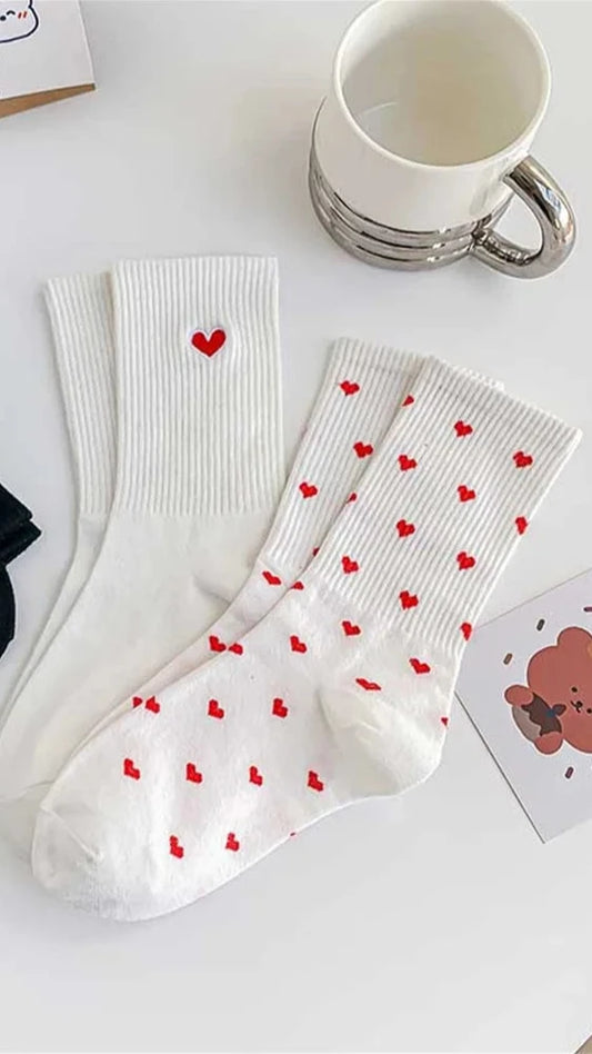 Chaussettes de sport en coton, rouges avec un cœur d'amour